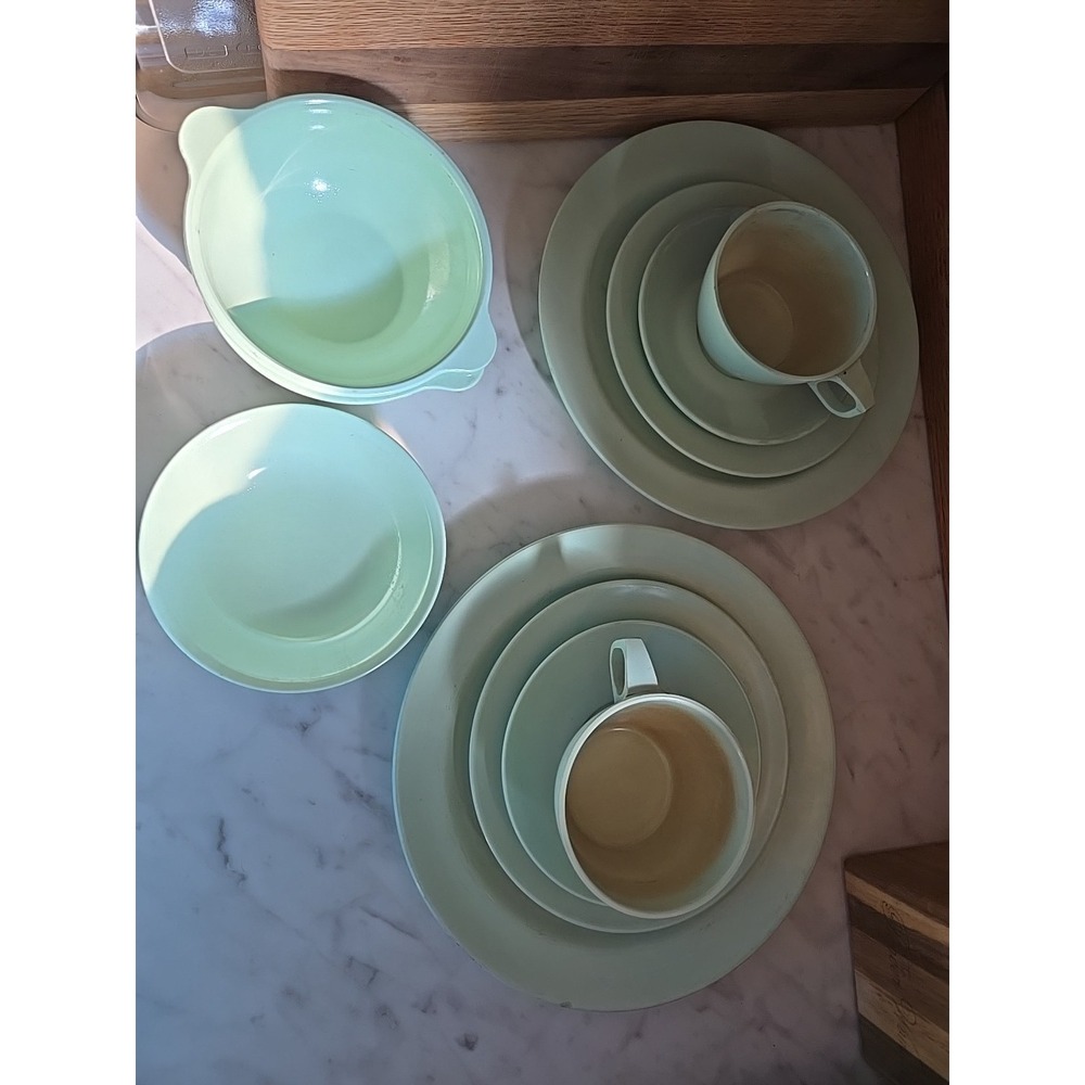 Vtg 11 pc Mallo-Ware Melamine Melmac Dishes GREEN Plates, Cup & Saucers & Bowls